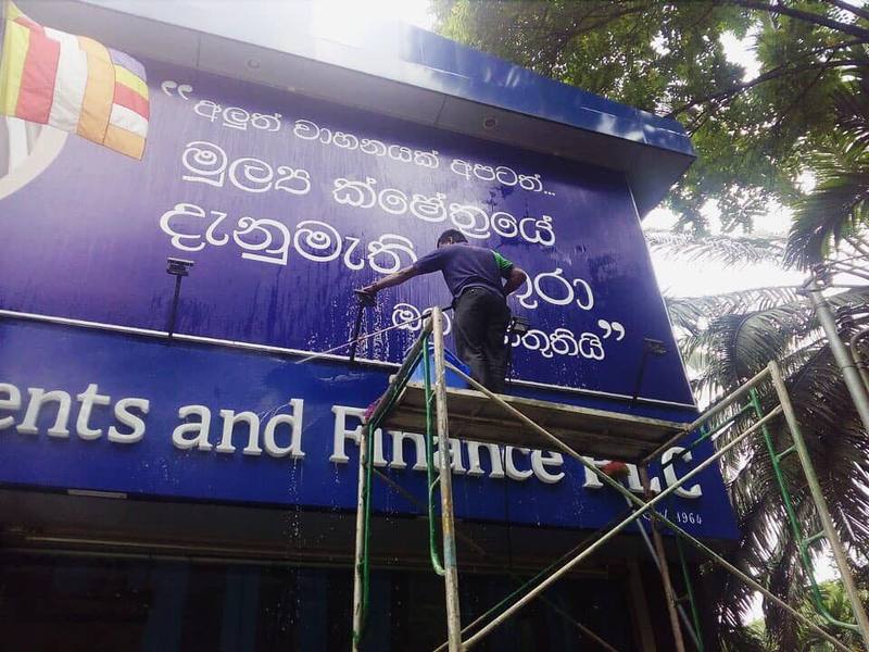 Bank Facade Washdown